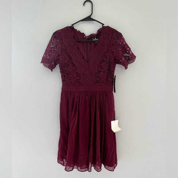 NWT Lulu’s Burgundy Lace Dress - Picture 5 of 6